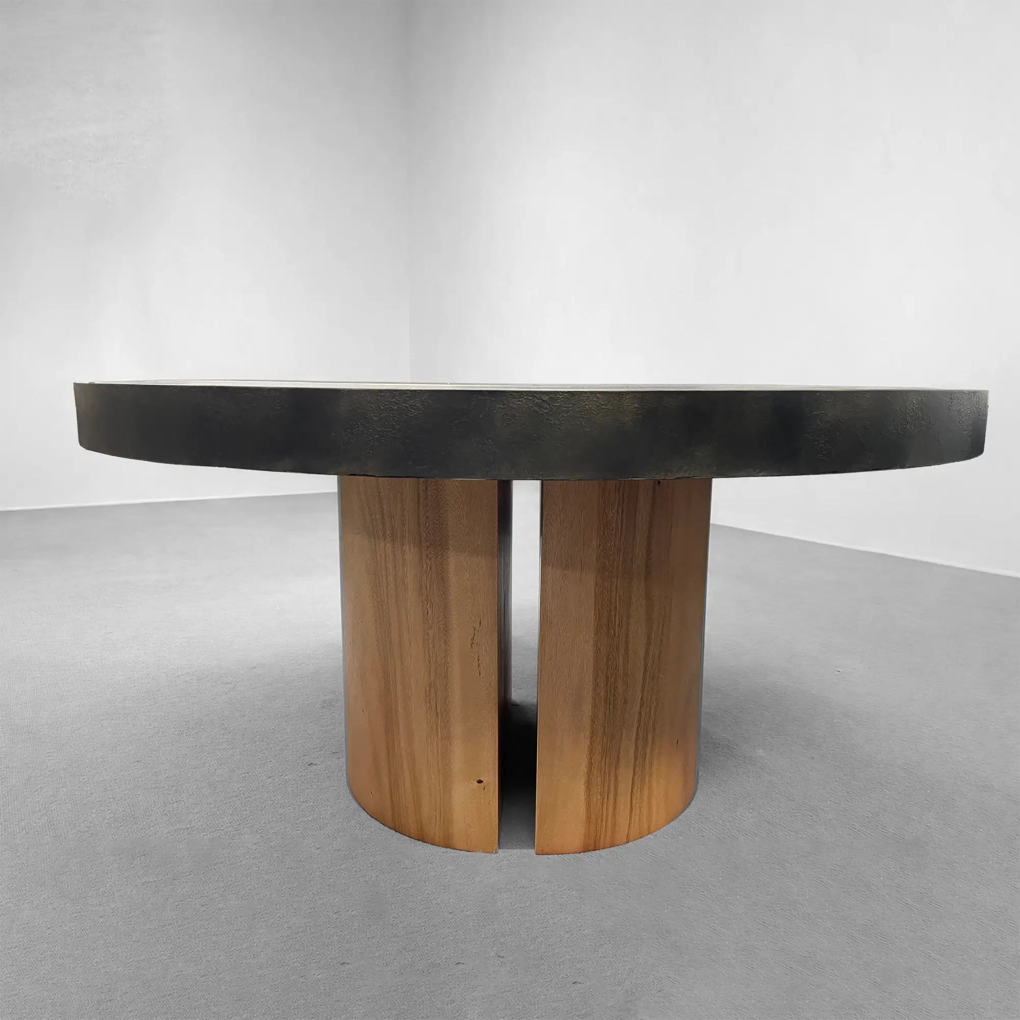 Reclaimed Yukas Wood Acacius Round Dining Table